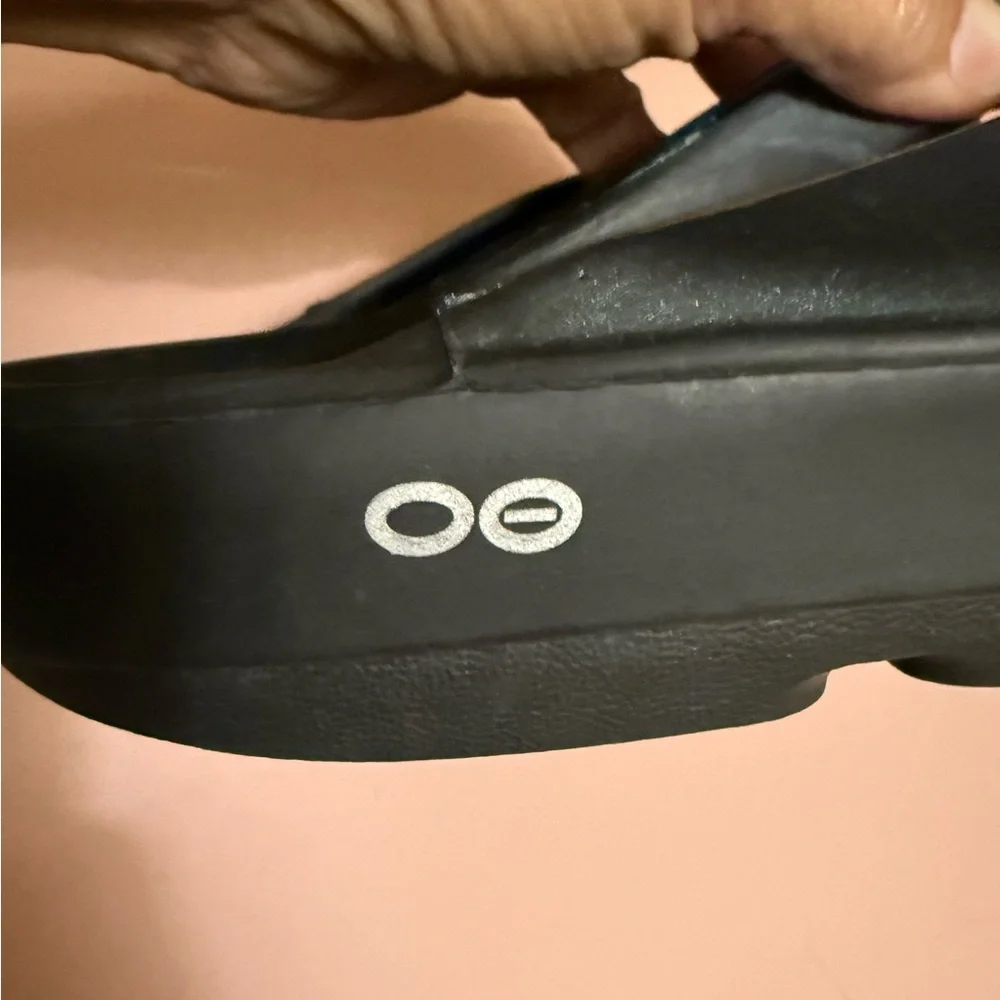 OOFOS Sandals, size 11, Luxe Black Atlantis,‎ EUC